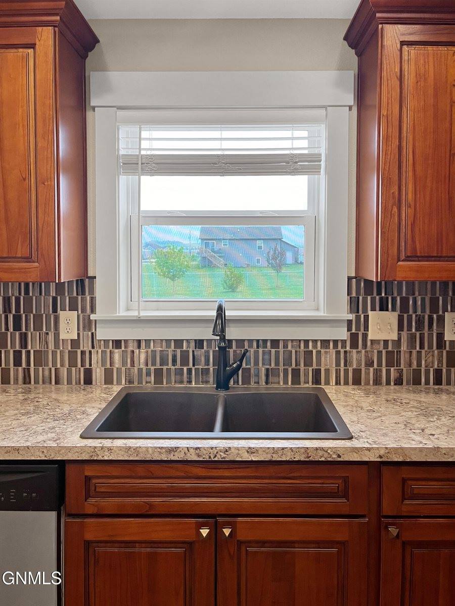 13662 Cherry Street NW, Williston, ND 58801