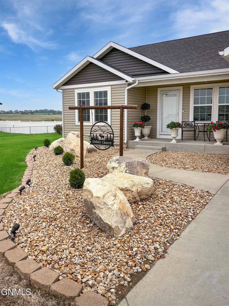 13662 Cherry Street NW, Williston, ND 58801