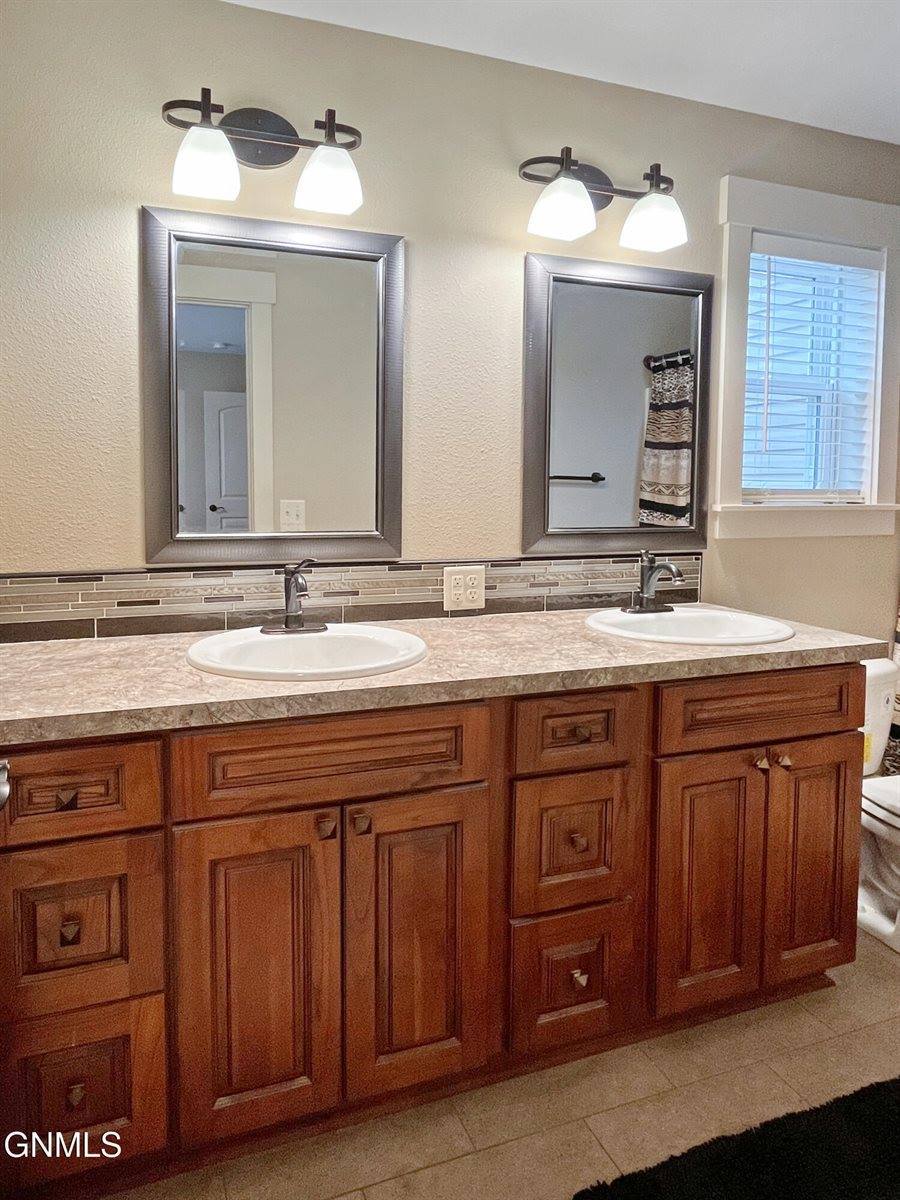 13662 Cherry Street NW, Williston, ND 58801