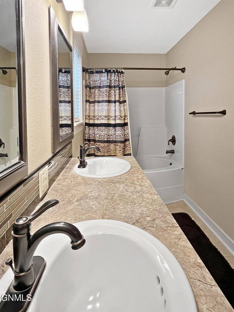 13662 Cherry Street NW, Williston, ND 58801