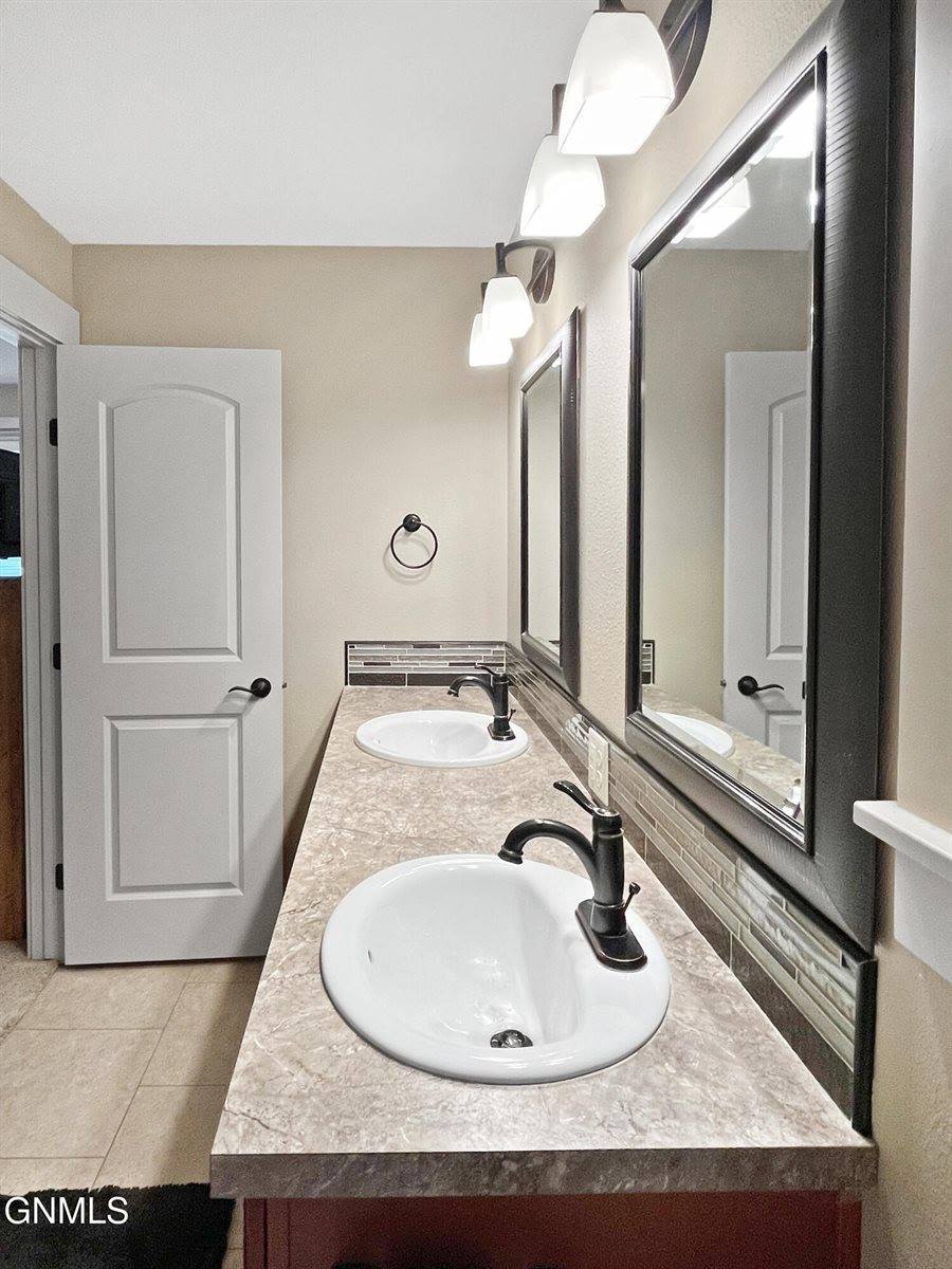 13662 Cherry Street NW, Williston, ND 58801