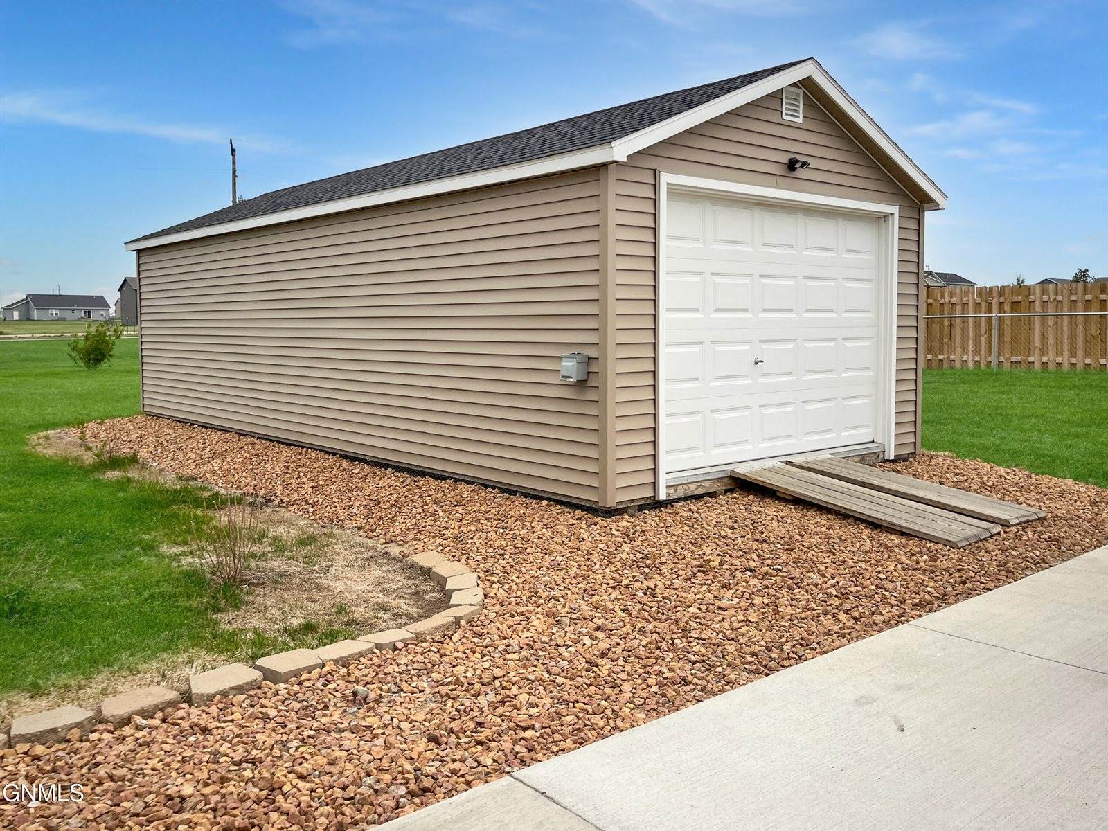 13662 Cherry Street NW, Williston, ND 58801