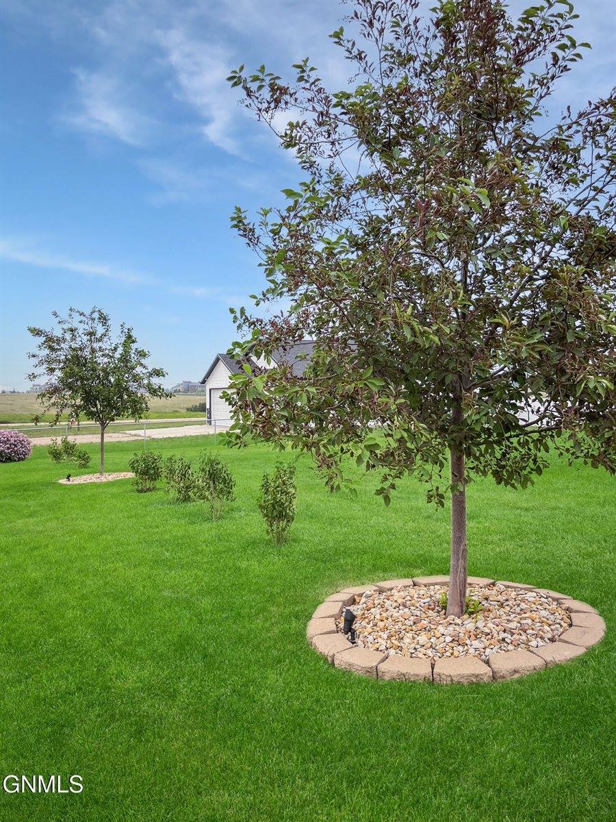 13662 Cherry Street NW, Williston, ND 58801