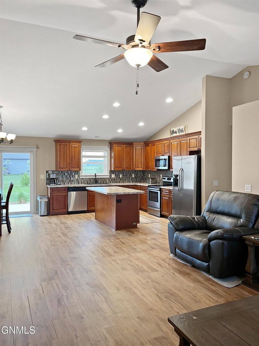 13662 Cherry Street NW, Williston, ND 58801