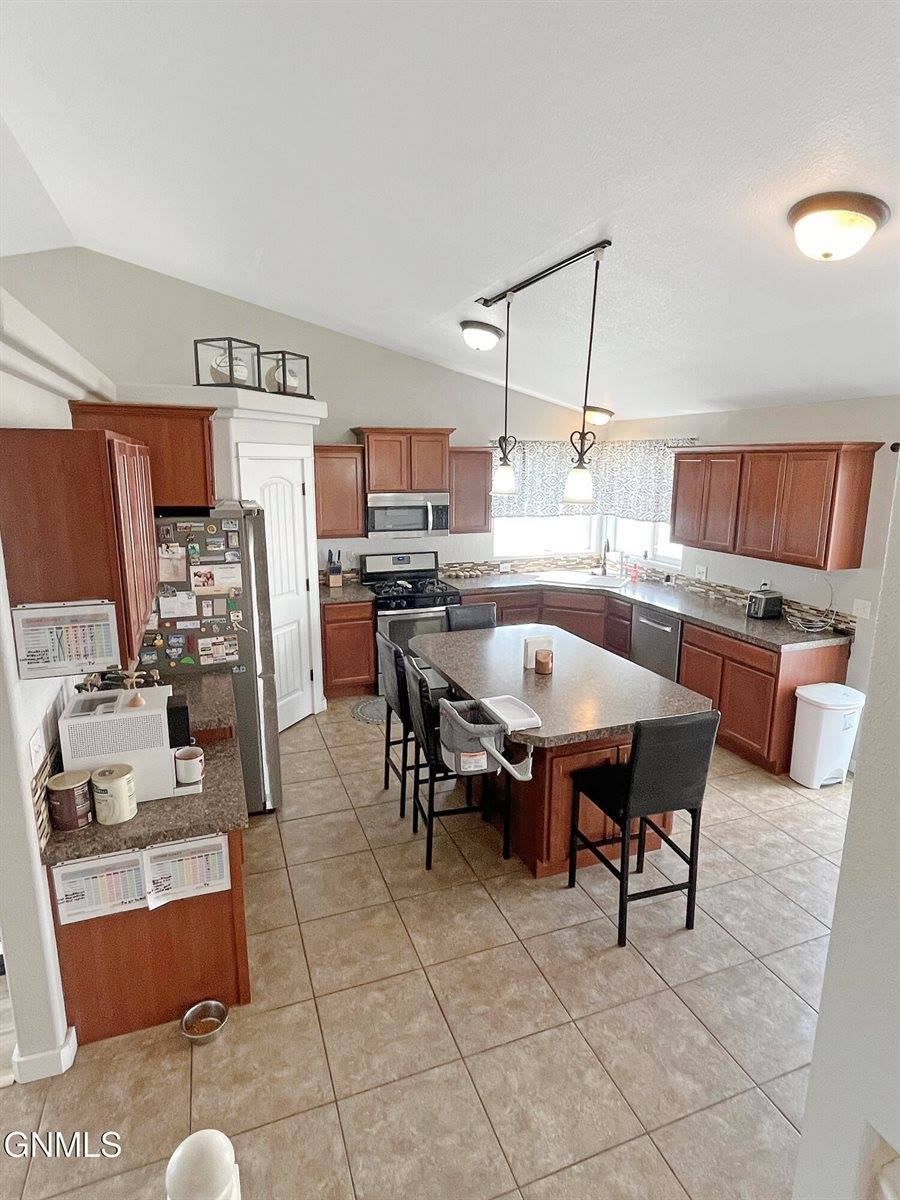 2810 24th Street West, Williston, ND 58801