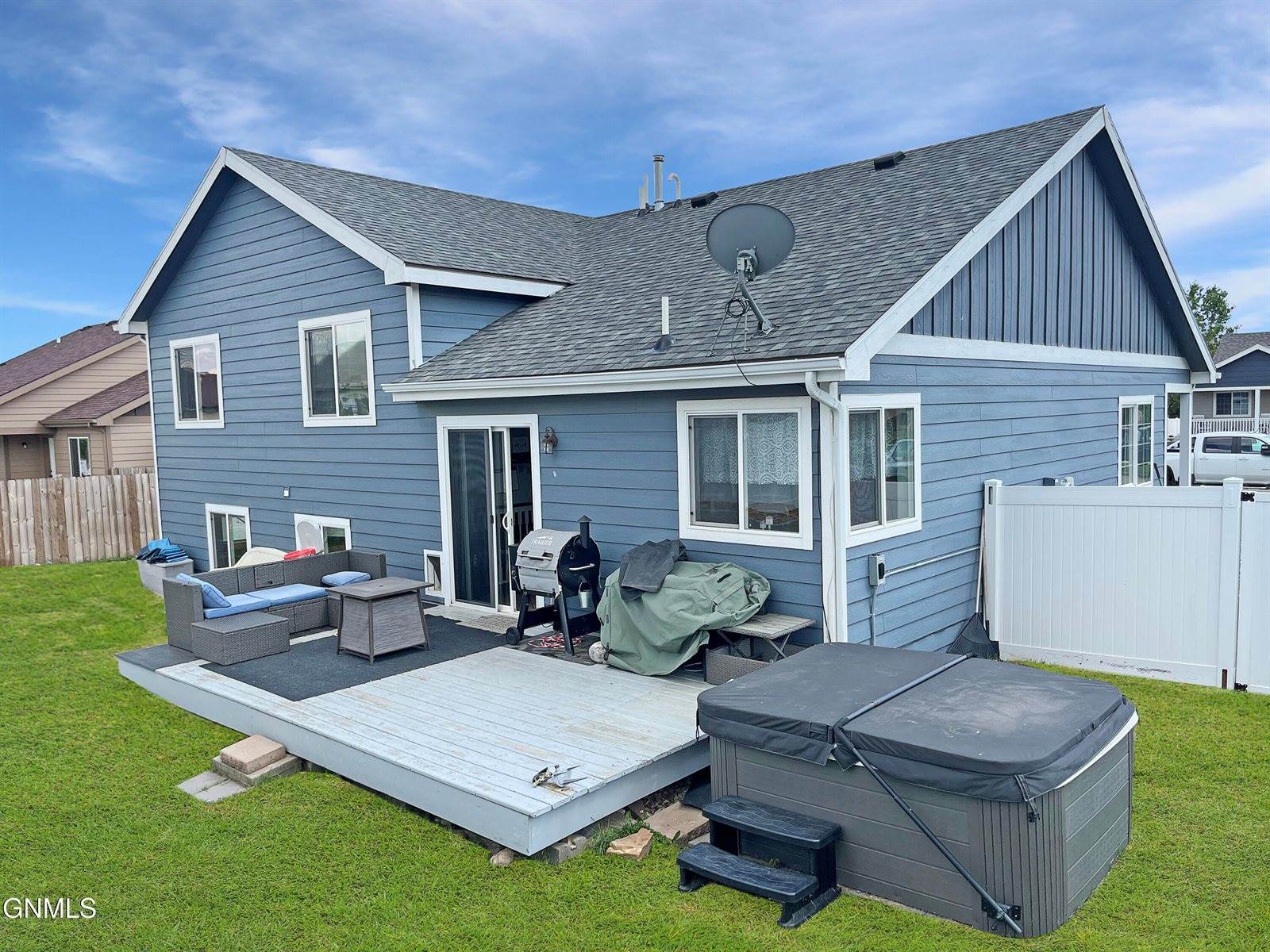 2810 24th Street West, Williston, ND 58801