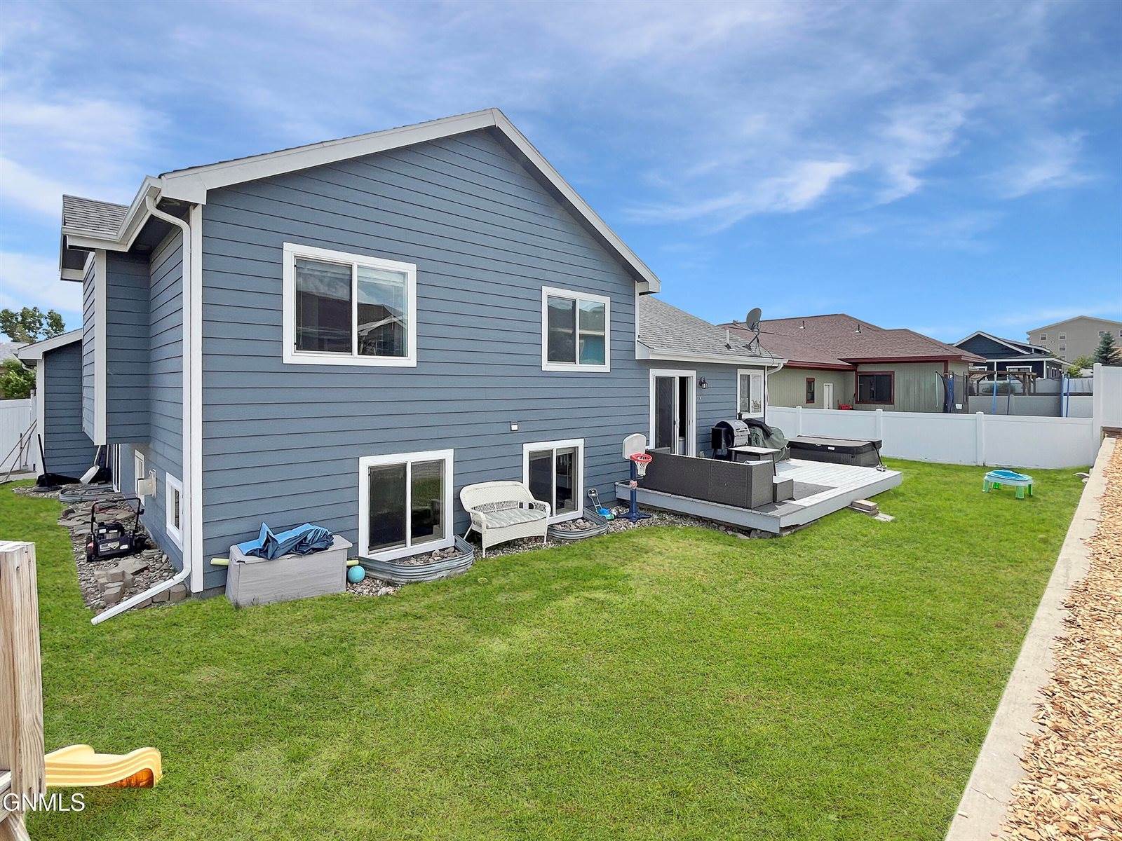 2810 24th Street West, Williston, ND 58801