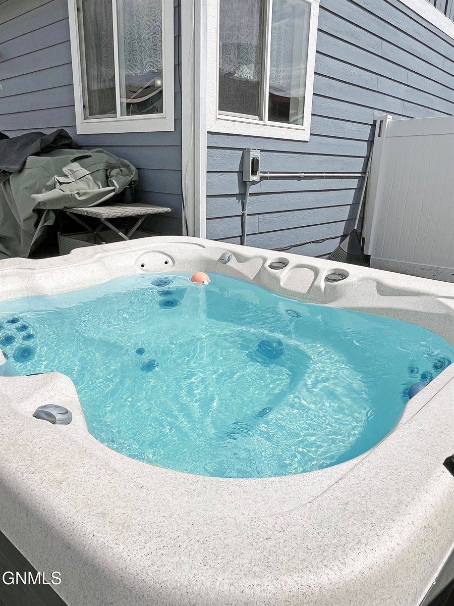 2810 24th Street West, Williston, ND 58801