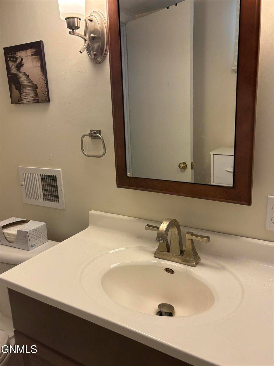 1401 University Avenue, Williston, ND 58801