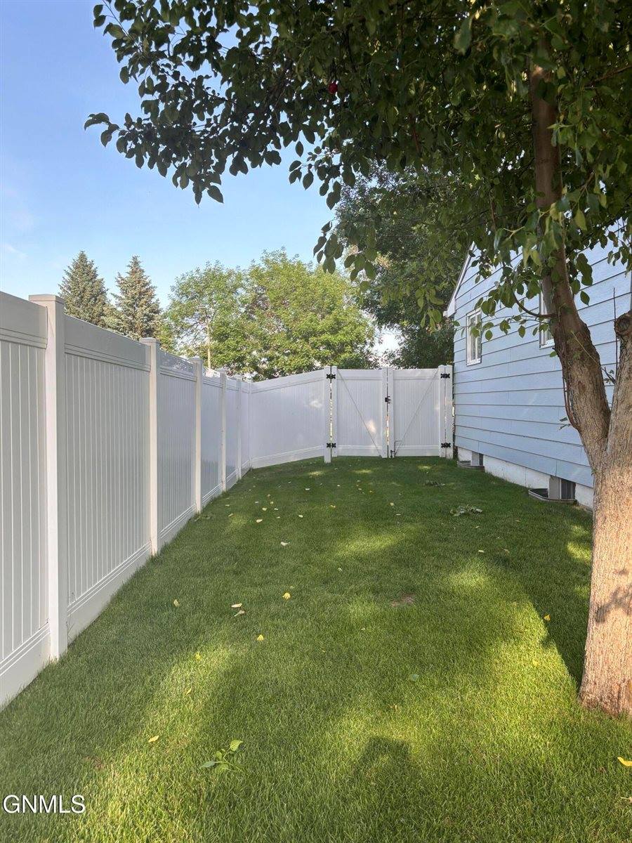 1401 University Avenue, Williston, ND 58801