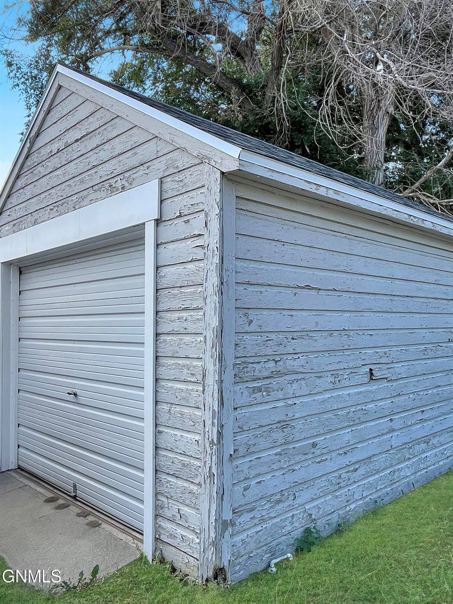 621 2nd Avenue West, Williston, ND 58801