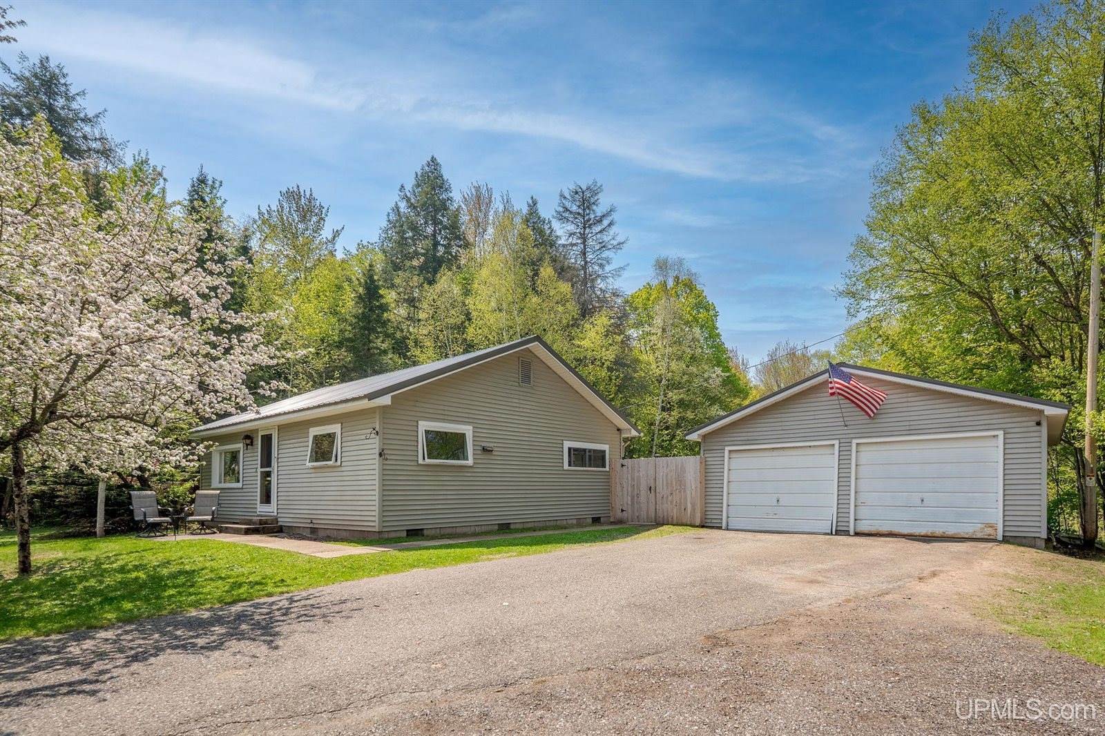 6605 Au Train Forest Lake Rd Road, Au Train, MI 49806