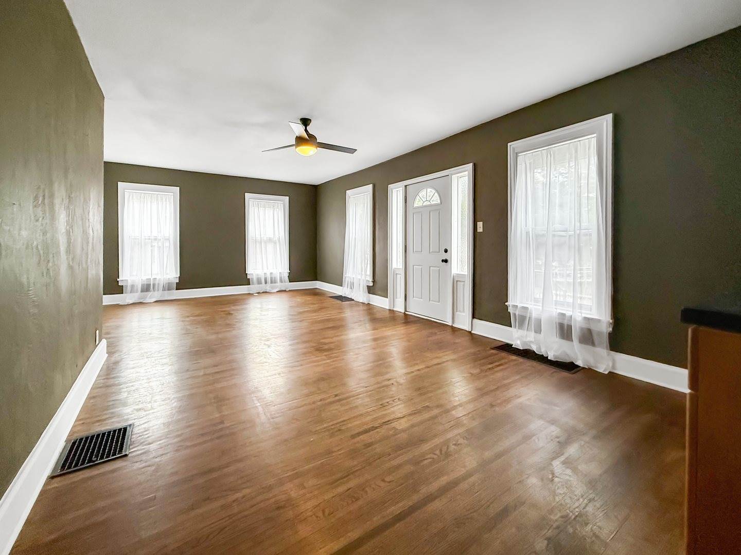 821 West Douglas Street, Freeport, IL 61032