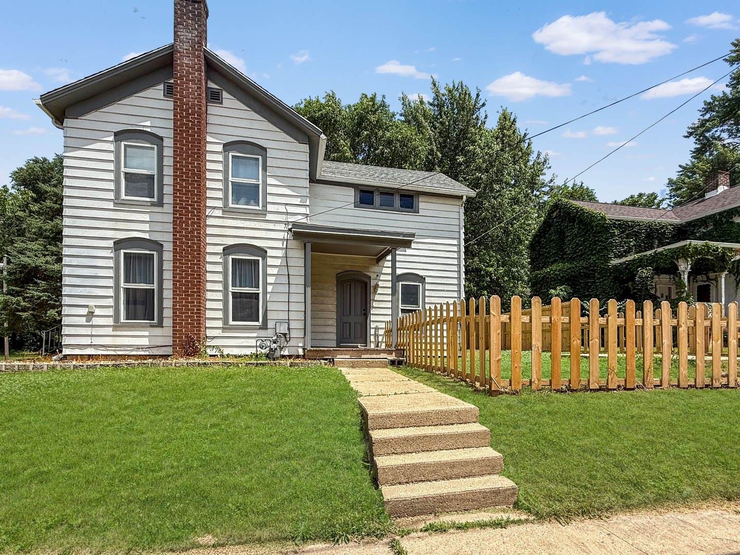 821 West Douglas Street, Freeport, IL 61032