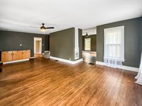 821 West Douglas Street, Freeport, IL 61032