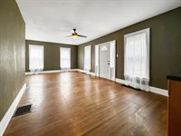 821 West Douglas Street, Freeport, IL 61032