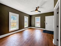 821 West Douglas Street, Freeport, IL 61032