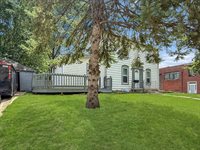 821 West Douglas Street, Freeport, IL 61032