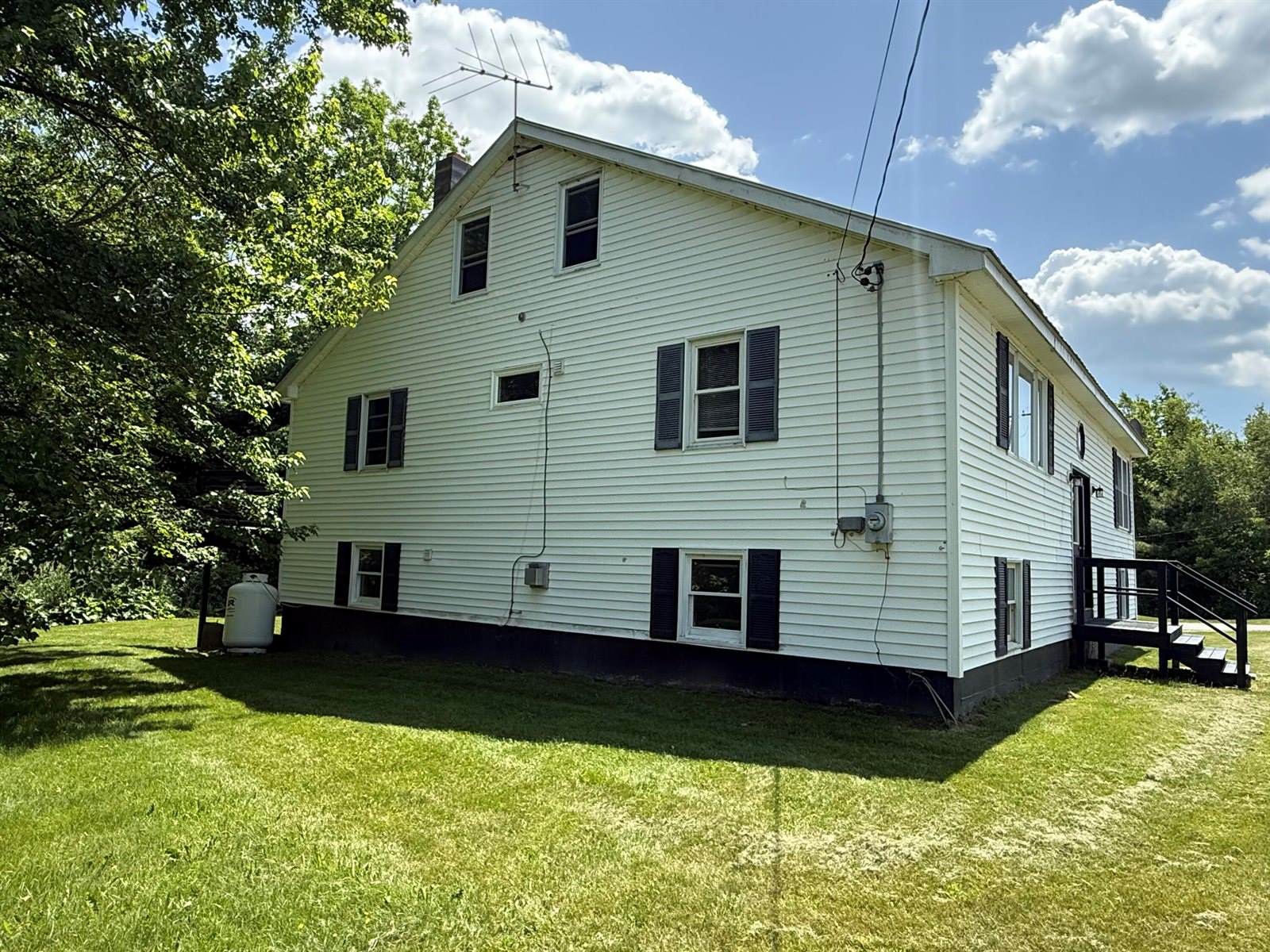 199 Middle Road, Bradford, ME 04410