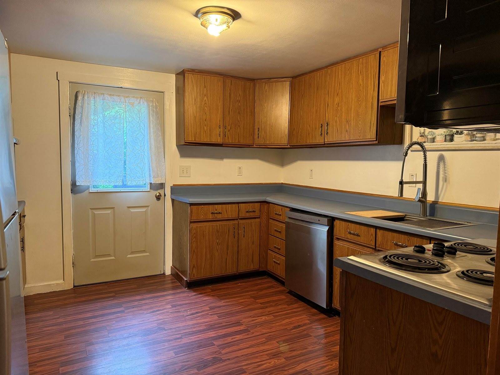 199 Middle Road, Bradford, ME 04410