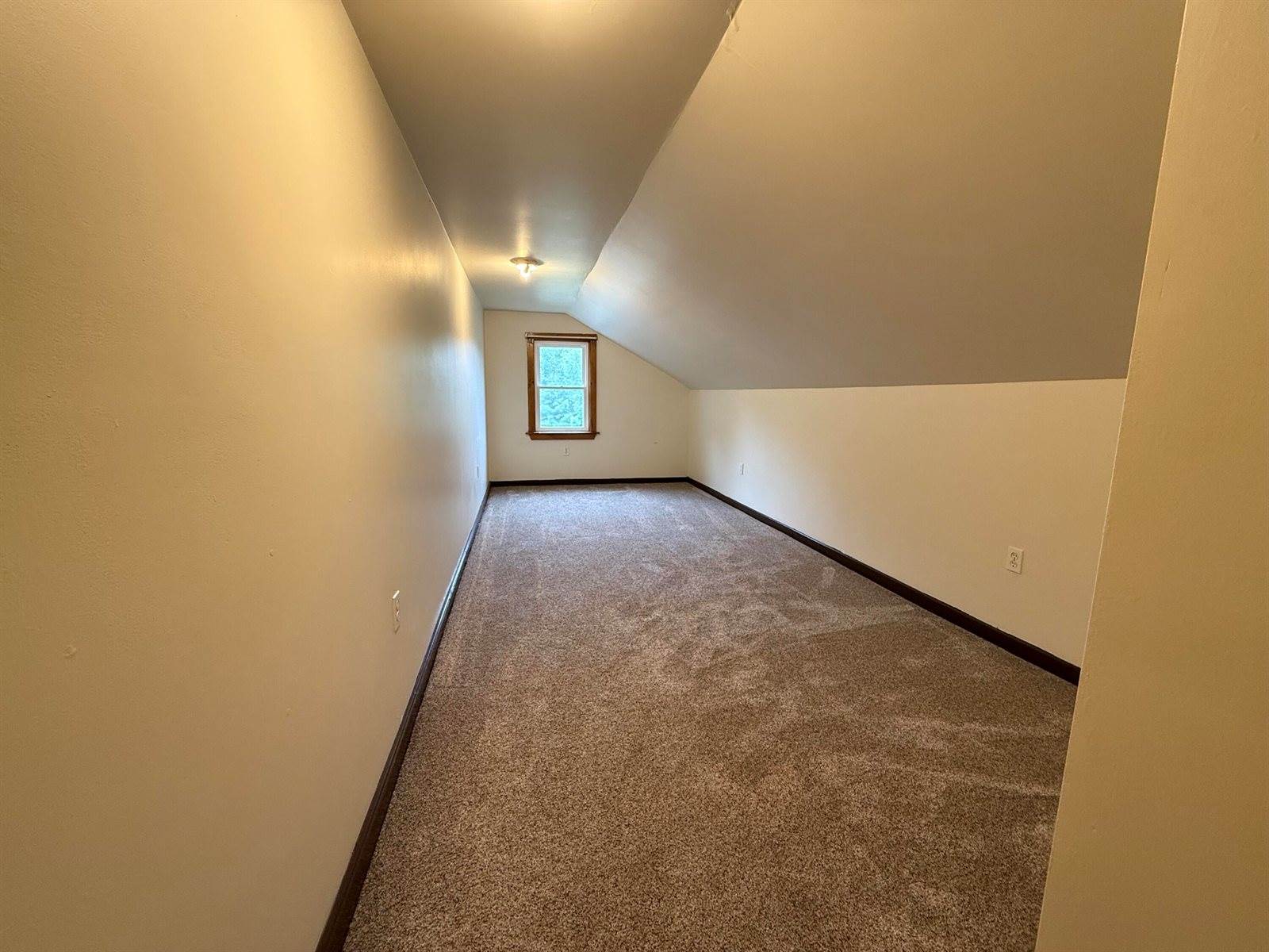 199 Middle Road, Bradford, ME 04410