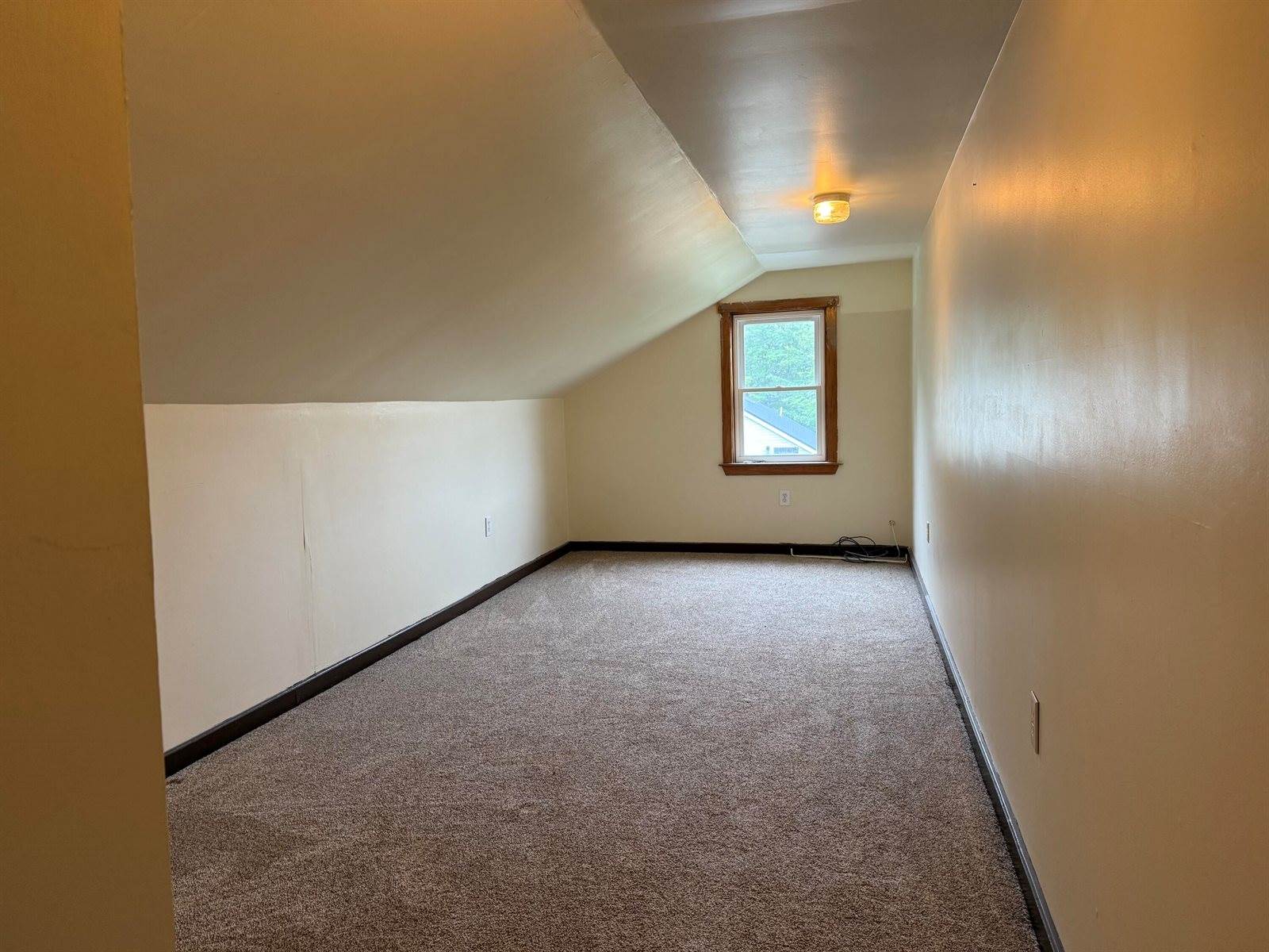 199 Middle Road, Bradford, ME 04410