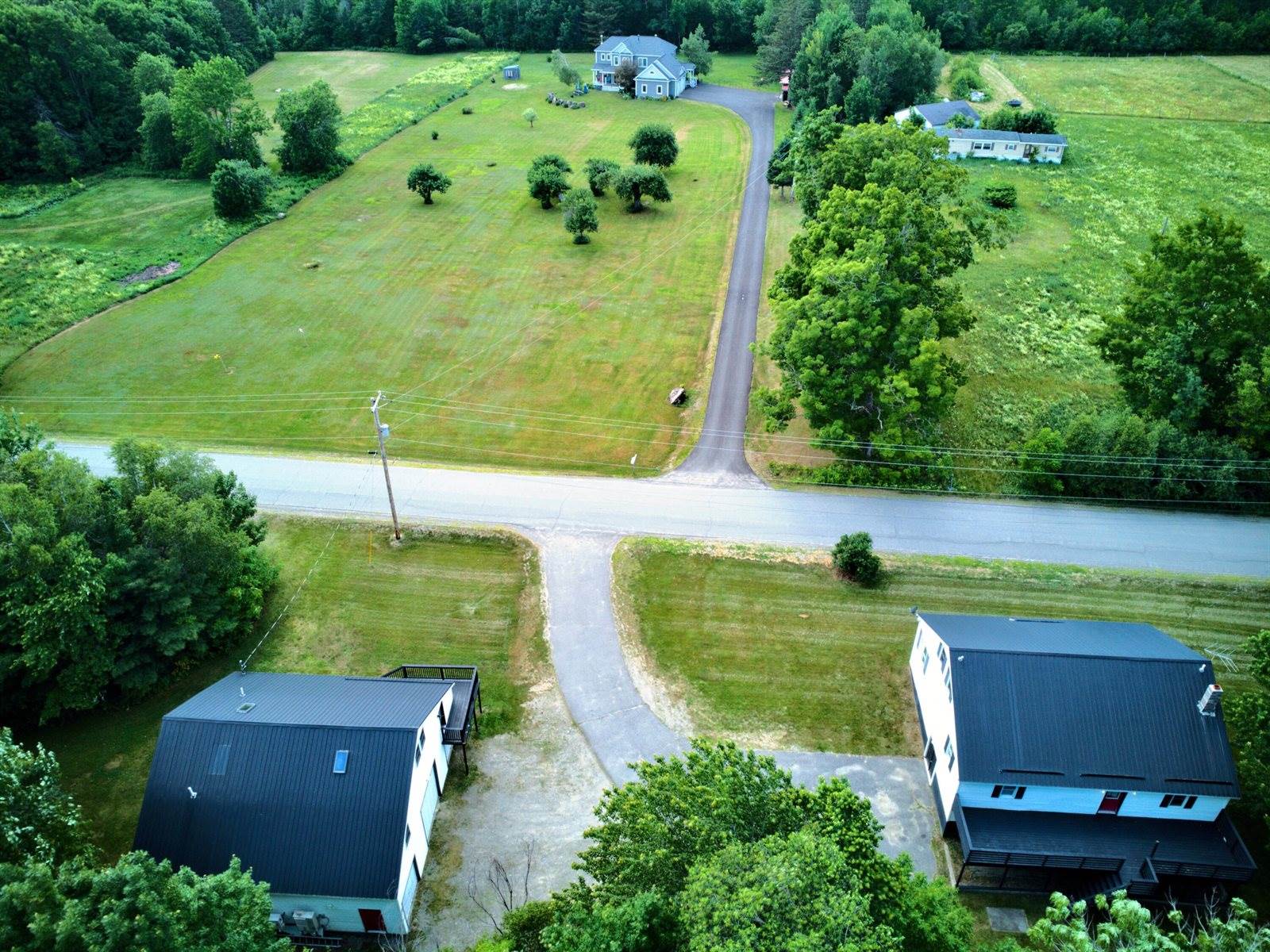 199 Middle Road, Bradford, ME 04410