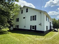 199 Middle Road, Bradford, ME 04410