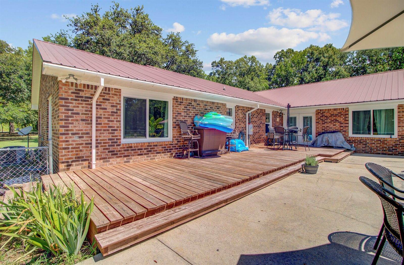 138 Brant Acres Lane, Bonneau, SC 29431