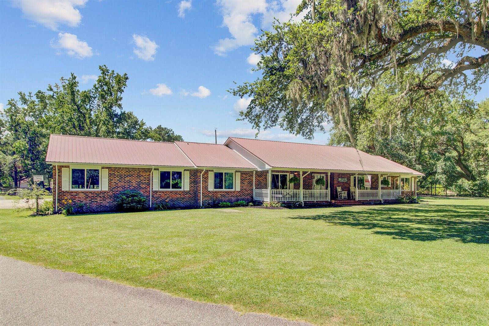 138 Brant Acres Lane, Bonneau, SC 29431