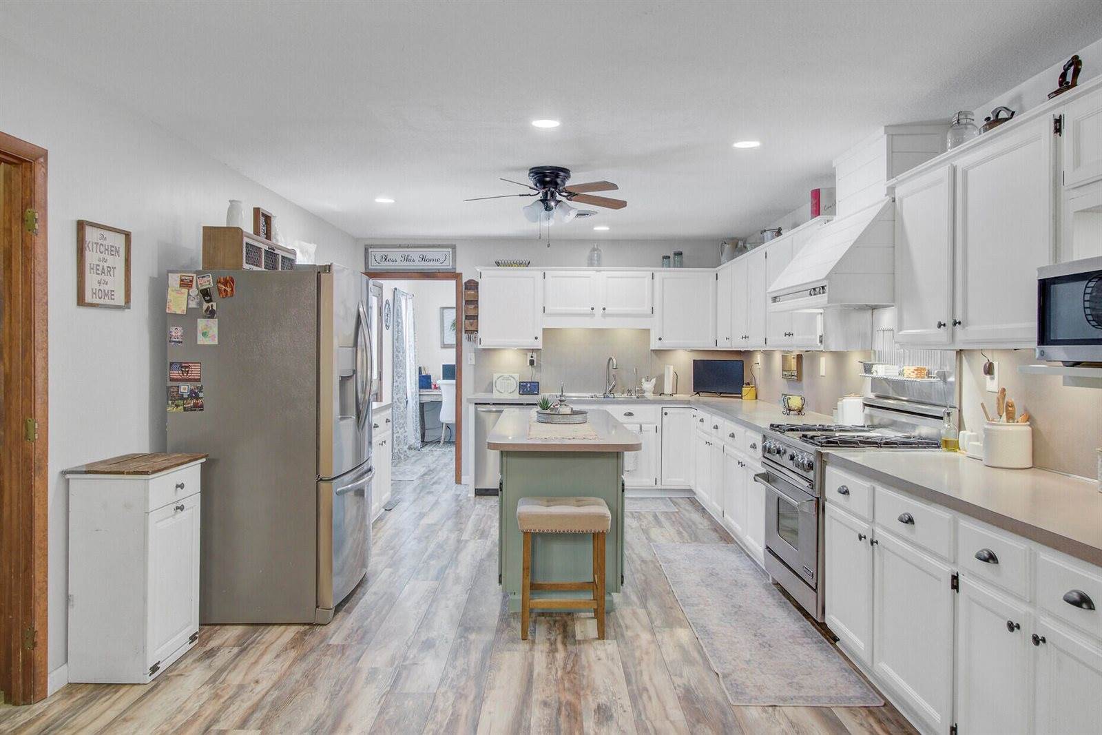 138 Brant Acres Lane, Bonneau, SC 29431