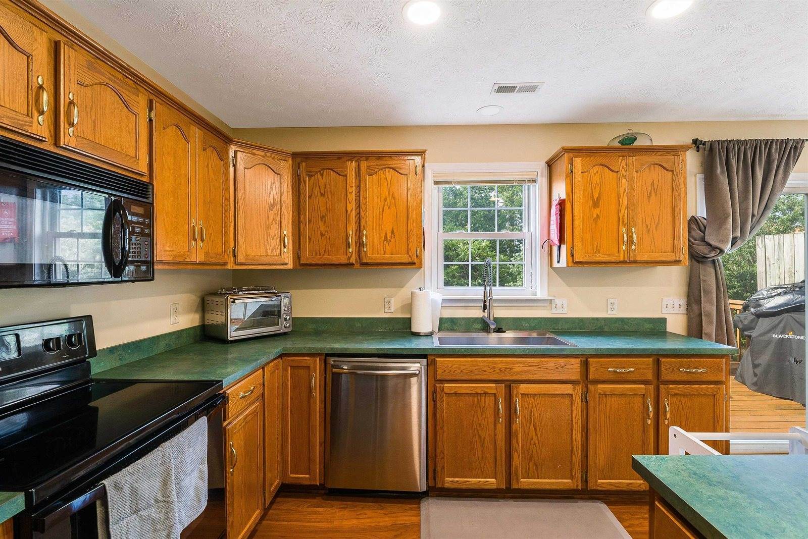 329 Emerald Dr, Harrisonburg, VA 22801