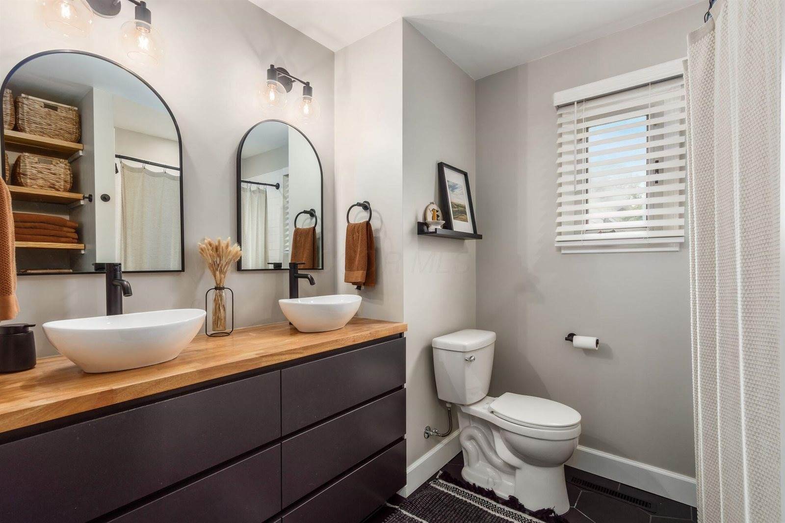 436 Darbyhurst Road, Columbus, OH 43228