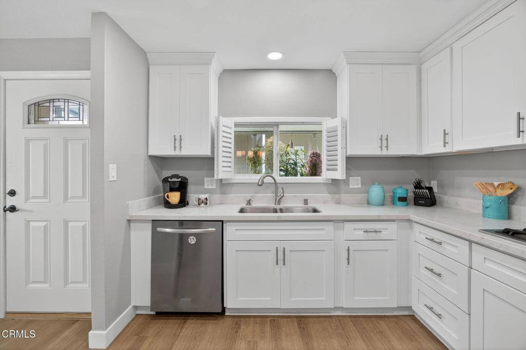 176 Chaucer Lane, Ventura, CA 93003