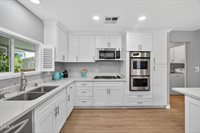 176 Chaucer Lane, Ventura, CA 93003