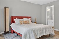 176 Chaucer Lane, Ventura, CA 93003