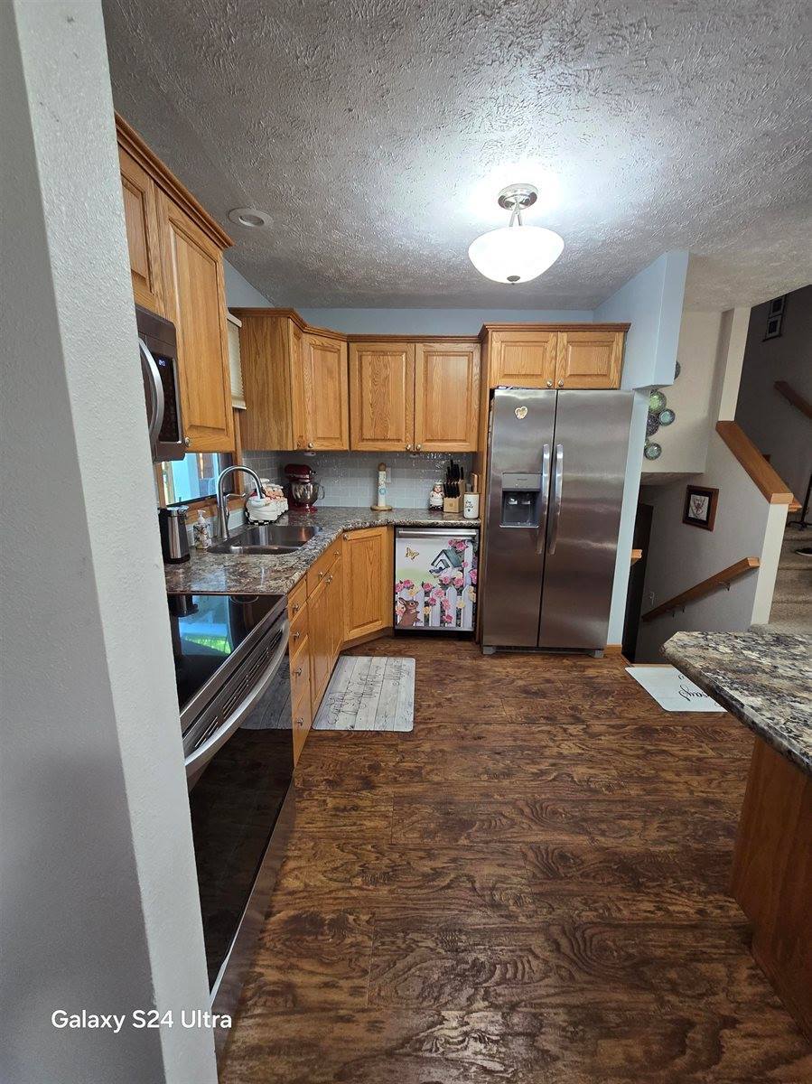 1615 NW Glacial Dr, Minot, ND 58703