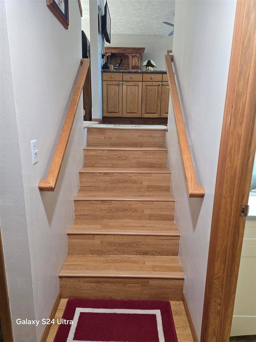 1615 NW Glacial Dr, Minot, ND 58703