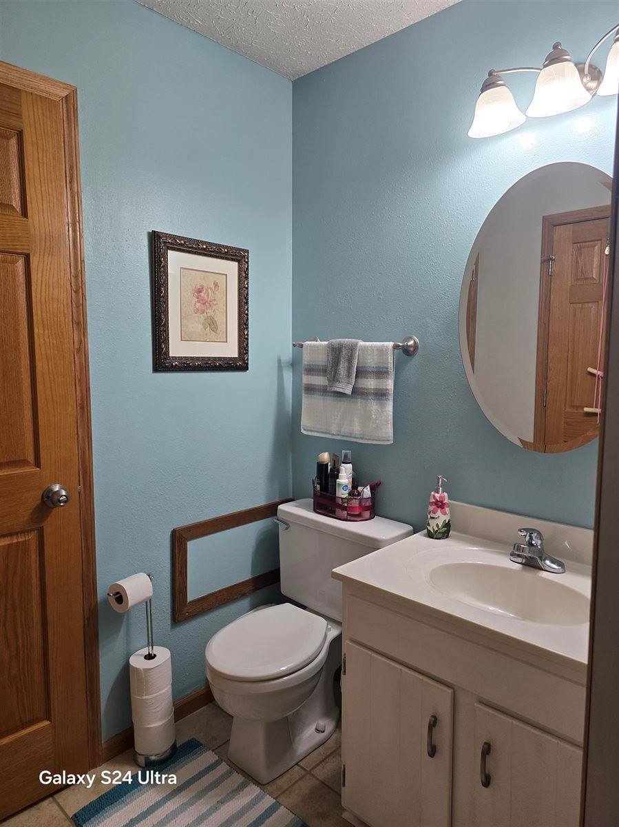 1615 NW Glacial Dr, Minot, ND 58703