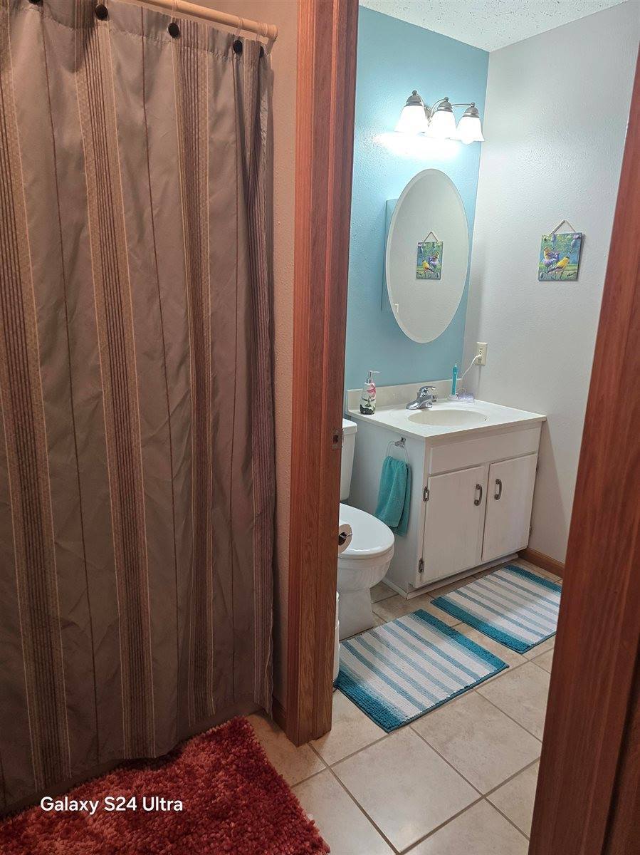 1615 NW Glacial Dr, Minot, ND 58703