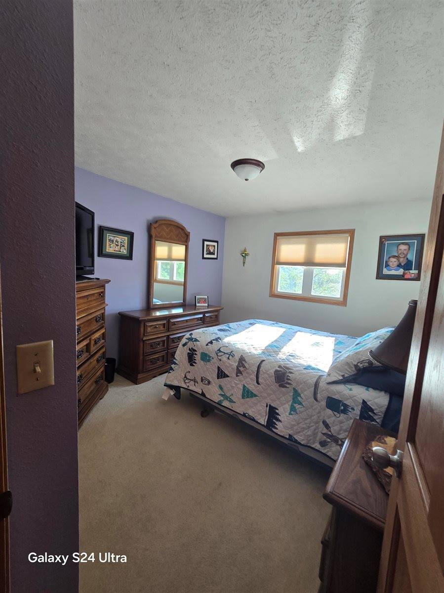 1615 NW Glacial Dr, Minot, ND 58703