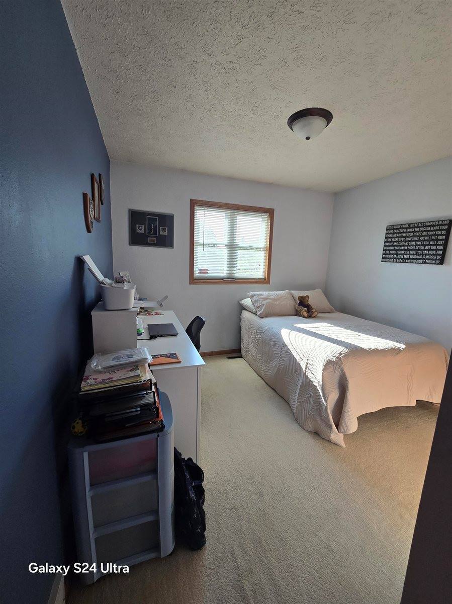 1615 NW Glacial Dr, Minot, ND 58703