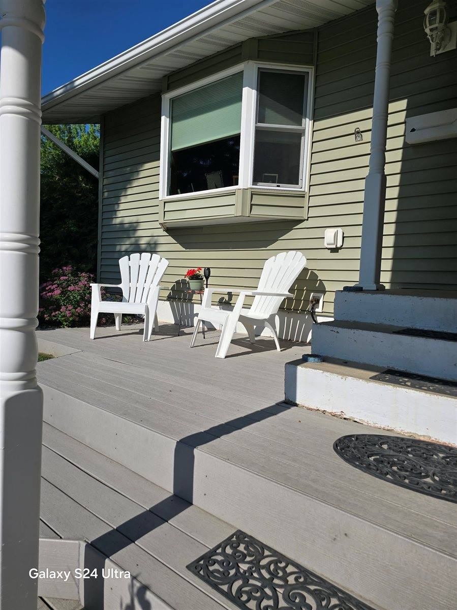 1615 NW Glacial Dr, Minot, ND 58703