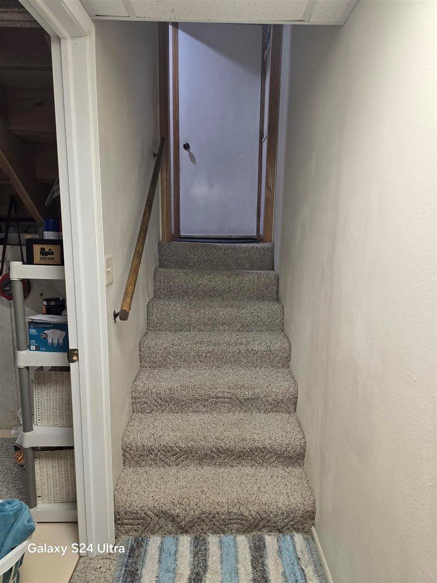 1615 NW Glacial Dr, Minot, ND 58703