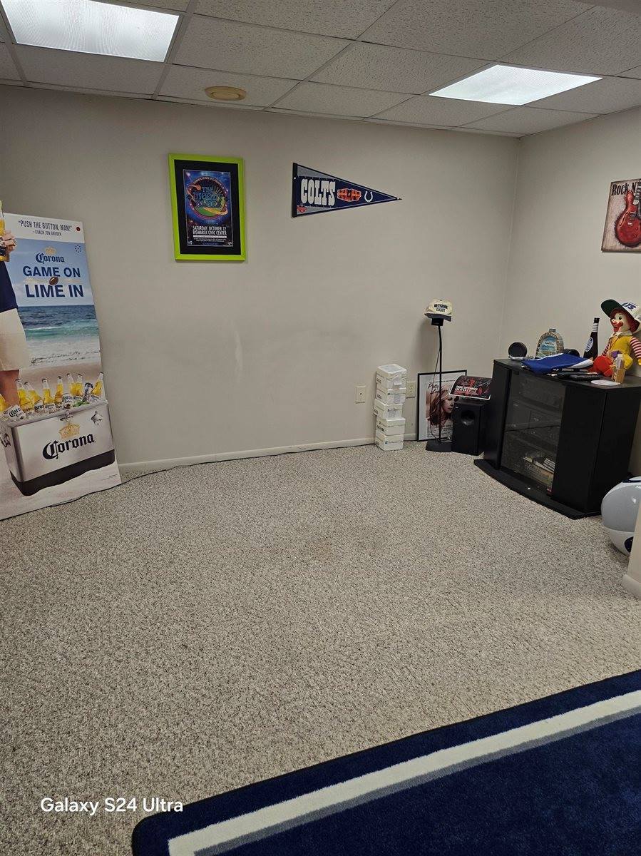 1615 NW Glacial Dr, Minot, ND 58703