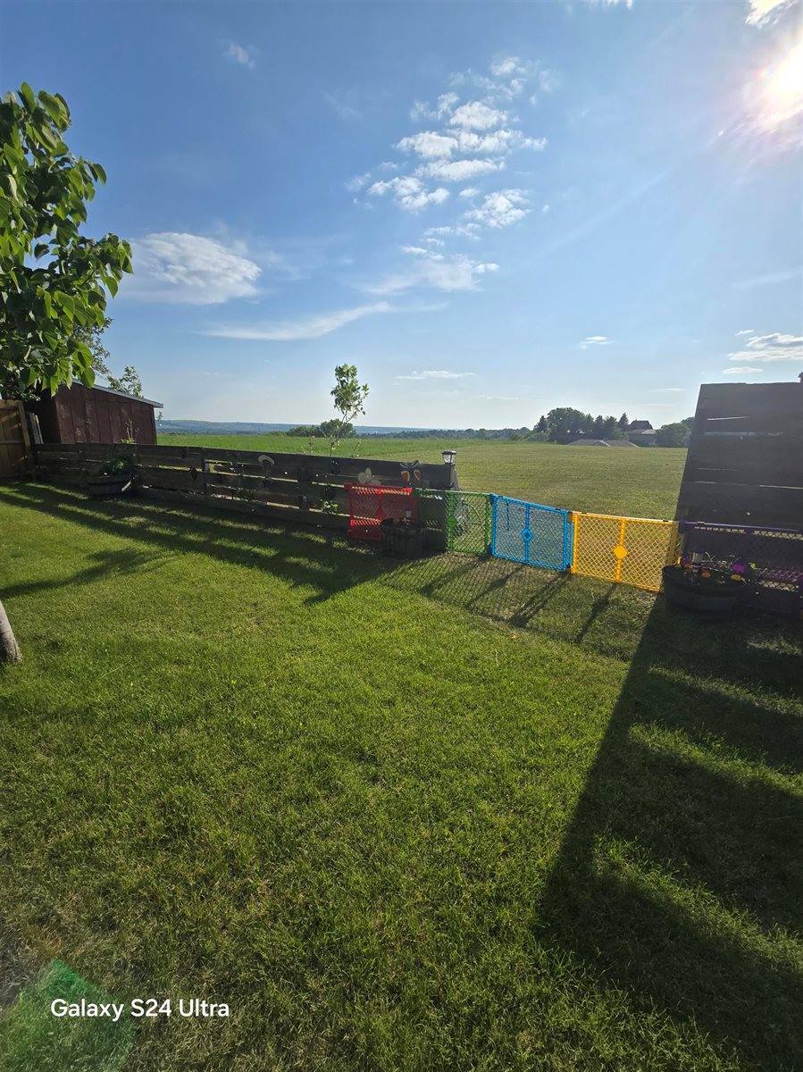 1615 NW Glacial Dr, Minot, ND 58703