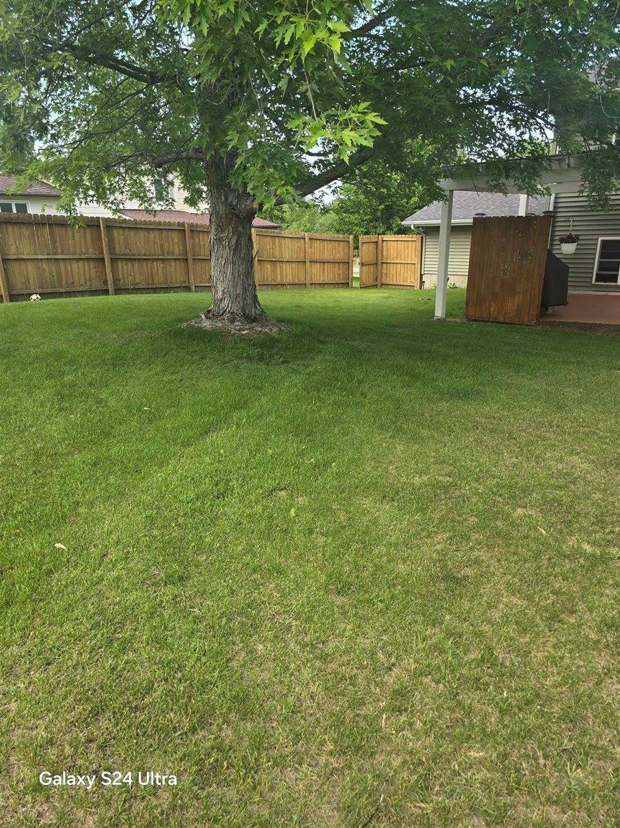 1615 NW Glacial Dr, Minot, ND 58703