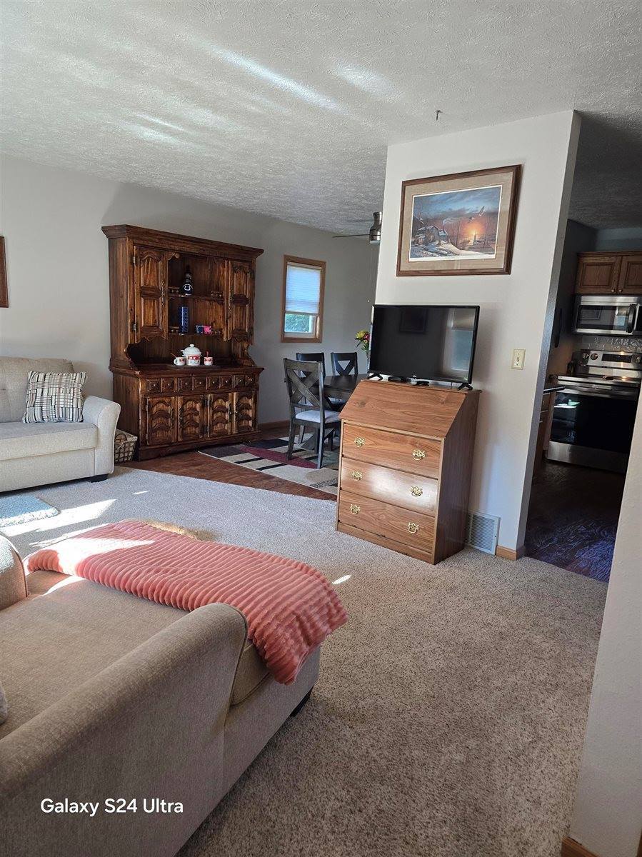 1615 NW Glacial Dr, Minot, ND 58703