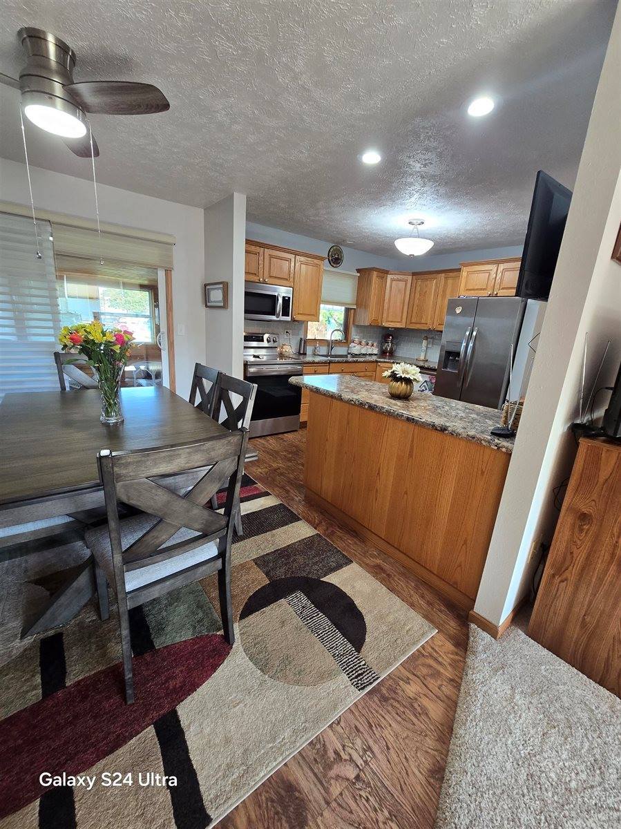 1615 NW Glacial Dr, Minot, ND 58703