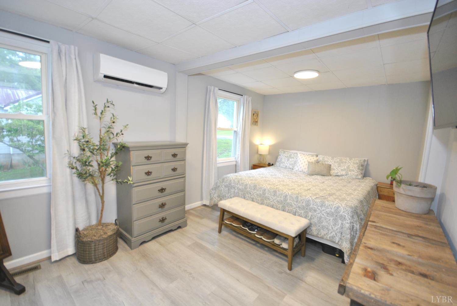 1021 Piedmont Street, Bedford, VA 24523